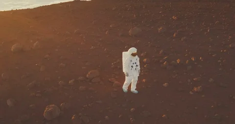 Aastronaut exploring mars Stock Footage 127701720