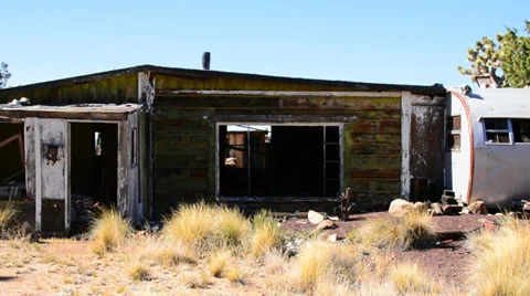 Abandon Mining Camp in the Mojave Desert Video stock 32422008