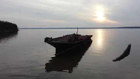 Abandon ship flyover Video stock 148795719