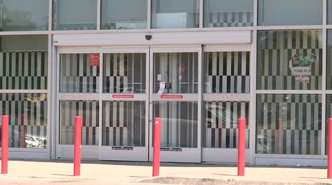 Abandoned  and closed retail big box store in recession Stock Footage 67265975