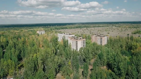 Abandoned apartment buildings in desolate ghost town Pripyat ukraine by cher Stockbeeldmateriaal 172365674