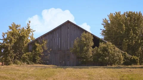 Abandoned barn in field 動画素材 277505811