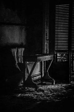  Abandoned bench in a dilapidated school Stock Photos