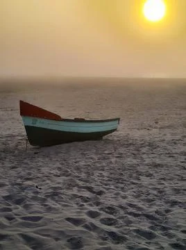 Abandoned boat on beach Foto stock