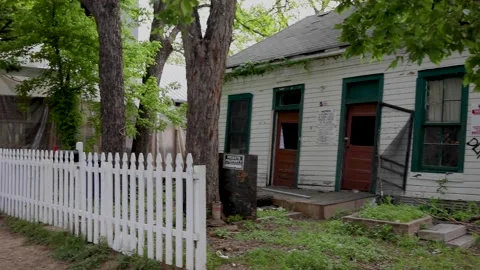 Abandoned broken down house on Rainey street in downtown Austin Texas Stock Footage 152597552