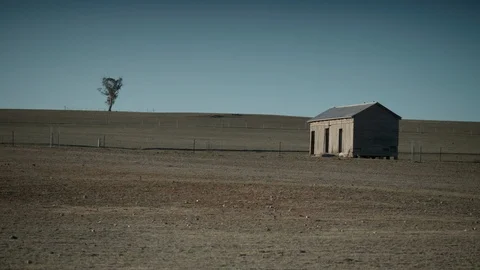 Abandoned building and single tree on a desolate farm 動画素材 127222883