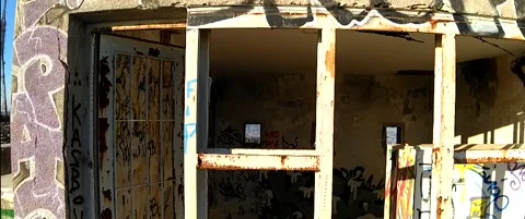 Abandoned building full of graffiti, Anamorphic 스톡 동영상 143387657