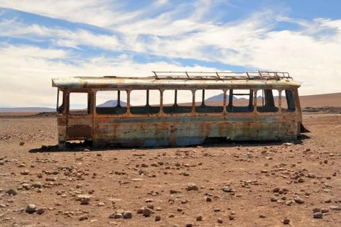 Abandoned bus in the desert Fotos Stock