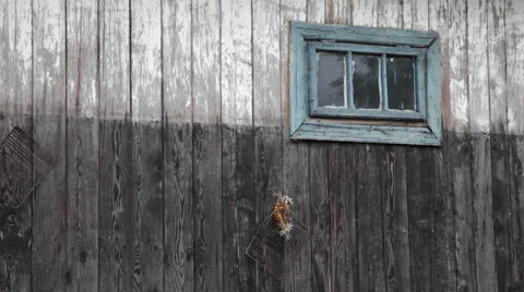 Abandoned cottage, small window, rustic old cabin, desolate house, home Vídeos de archivo 55106137