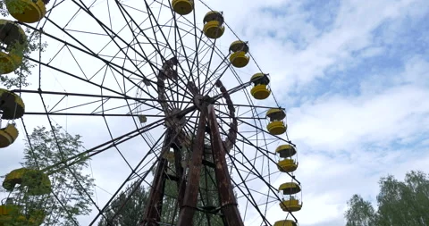 The abandoned Ferris wheel in Pripyat Stock Footage 200944249