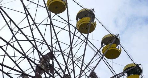 The abandoned Ferris wheel in Pripyat Stock Footage 200944431