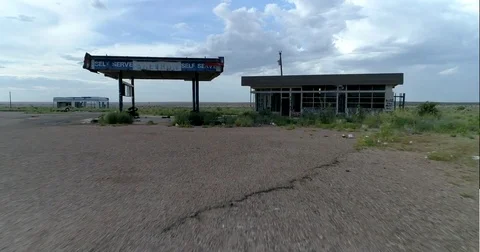 Abandoned gas station Vidéo 82445085