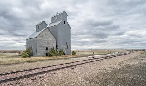 Abandoned Grain Elevator beside Train Tracks in Cottonwood Stock Photos