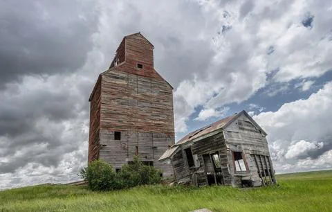 Abandoned Grain Elevator in Neidpath, Saskatchewan Stock Photos