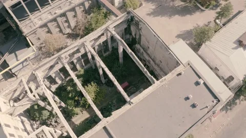 Abandoned gray building, top view from above Stock Footage 168612448