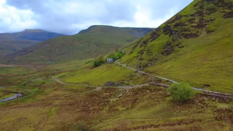 Abandoned House and Walking Path Snowdonia Wales 4K 스톡 동영상 334230663