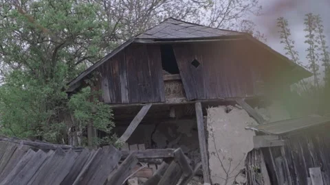 Abandoned house in forest Video stock 298870833