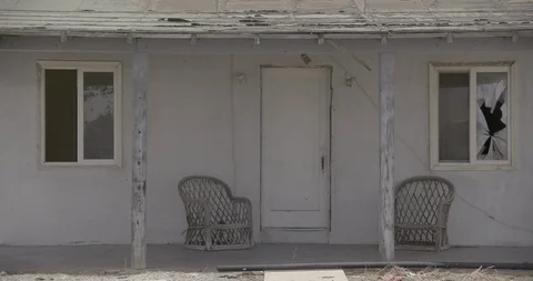 Abandoned House in The Mojave Desert Medium Shot Stock Footage 89941421