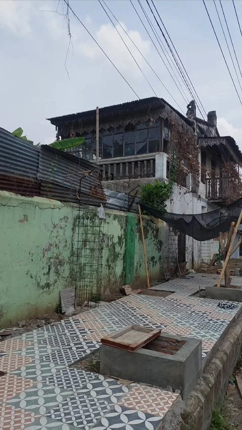 Abandoned House, Vertical View Stock Footage 291512139