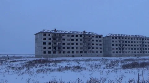 Abandoned house in winter Stock Footage 75825312