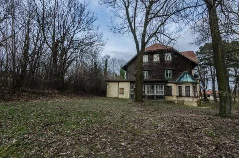 Abandoned hunting house on a plot in the forest Fotos de archivo