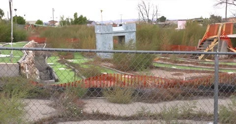 Abandoned mini golf Vídeos de archivo 57119712