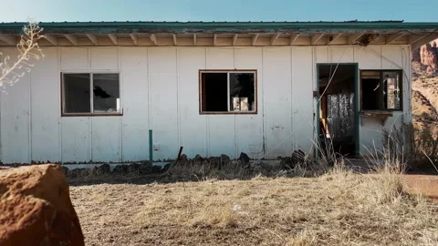 Abandoned motel Stock Footage 141899180