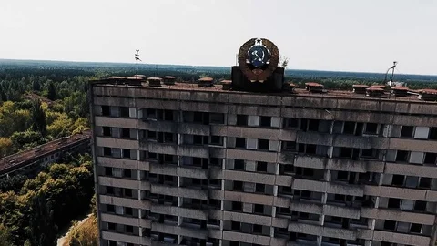 Abandoned multi-storey building with the Soviet coat of arms on the facade in th Stockbeeldmateriaal 72248940