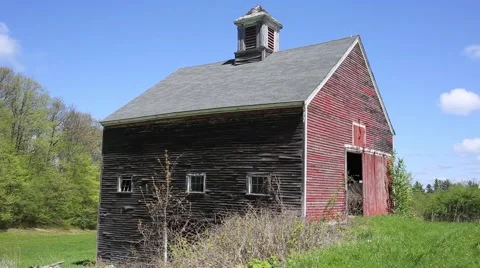 Abandoned old red barn in New Hampshire Stock Footage 63205341