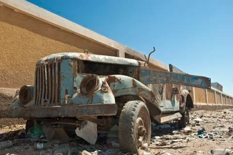 Abandoned old rusty car. Foto stock
