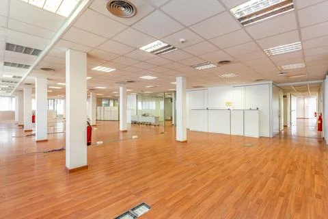 This abandoned open office is a reminder of a failed business, with empty space 스톡 사진