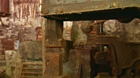 Abandoned place smithy. A hammer machine is in the foreground. Видео 80796784
