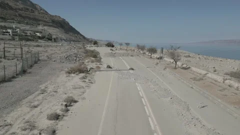 Abandoned road to Ein Gedi beach on the Dead Sea Stockbeeldmateriaal 242142334
