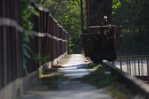 Abandoned rusty pathway of a construction bridge Foto stock