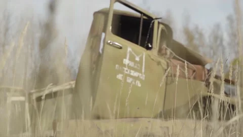 Abandoned rusty radioactive equipment of the soviet union. 库存影片 183266118