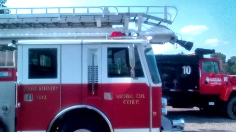 Abandoned, Stored, Old Fire Engine, Ladder Truck, Close Up Arc, Harvey IL Vídeo Stock 247022932