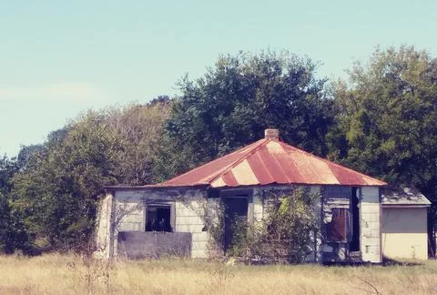 Abandoned structure in a field Foto stock
