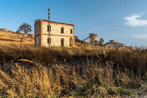 Abandoned sulphur mining complex Trabia Tallarita in Riesi, Sicily, Italy Foto stock