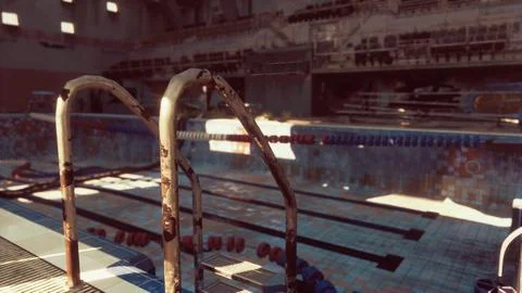 An abandoned swimming pool devoid of any signs of life Illustrazione stock