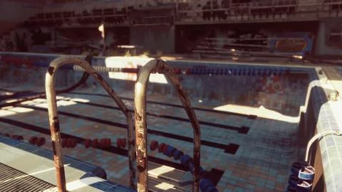 An abandoned swimming pool devoid of any swimmers or activity Stock Illustration