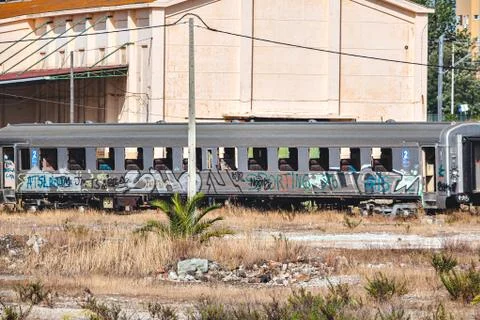 Abandoned train, old train station of Barreiro, Lisbon, Portugal Foto stock