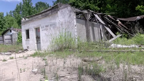 Abandoned US post office building in Alberta, Alabama with gimbal video Stock Footage 243959934