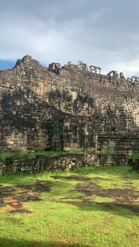 Abandonned temple in Angkor Stock Footage 340665373