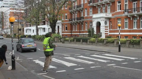 Abbey Road Crosswalk posing Video stock 33422253