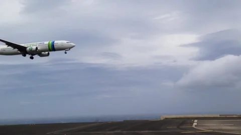 Aborted landing in strong winds at Madeira Airport, Portugal Video stock 276495233