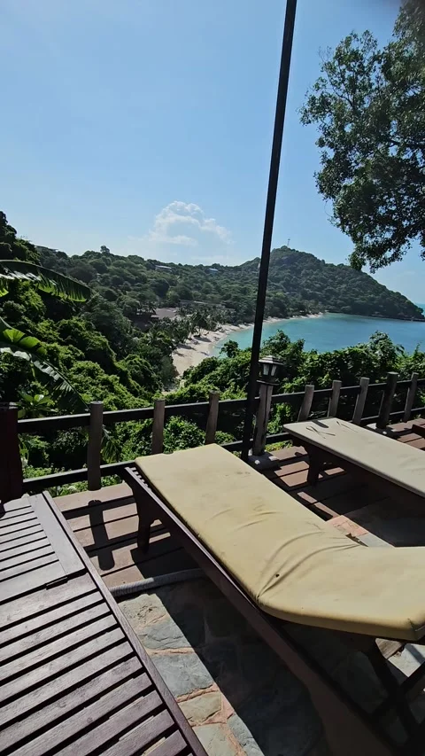 Above the beach Stockbeeldmateriaal 319348460