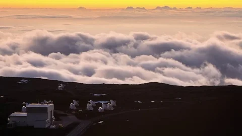 Above the clouds at Mauna Kea. Video stock 70818483