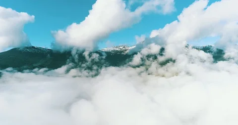 Above the clouds in the mountains 動画素材 128699835