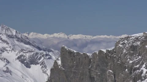 Above the Clouds Mountains Zoom Out. Vídeo Stock 59188892