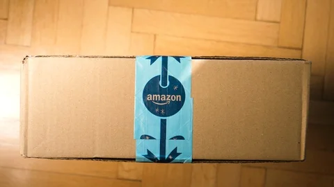 Above view of Amazon Cardboard box delivery Vidéo 100823612